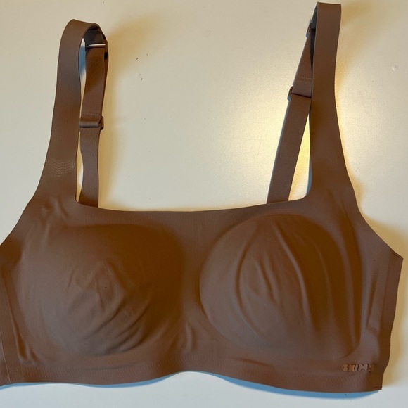 SKIMS Naked Scoop Bra – Tan | Size Small | NWOT! - Picture 1 of 5